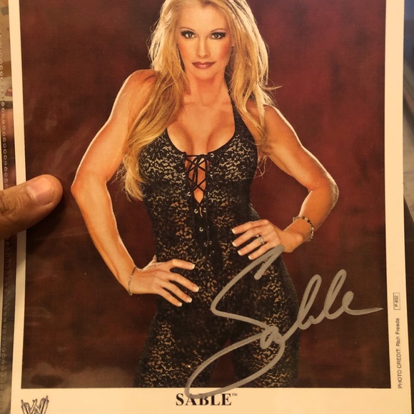 WWF diva Sable signed (Rp) 🖊 - Picture 1 of 3